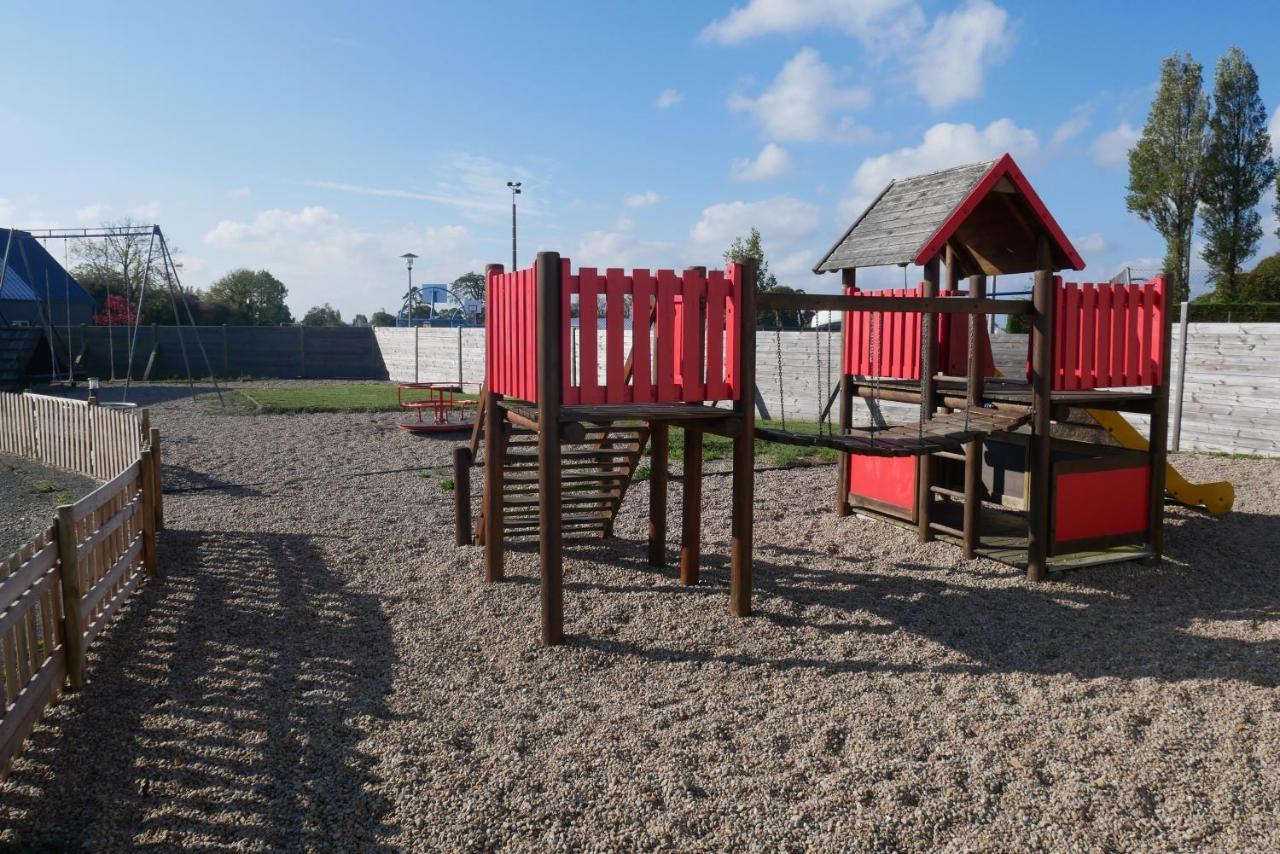 Camping Sainte Mere Eglise 外观 照片